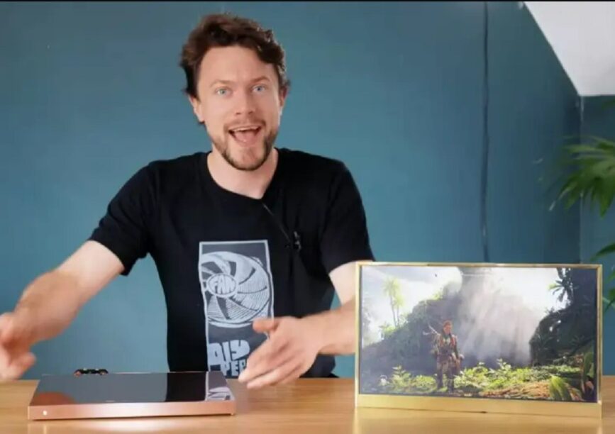 YouTuber bouwt zijn eigen PS5 die nog geen 2,5 cm dik is!